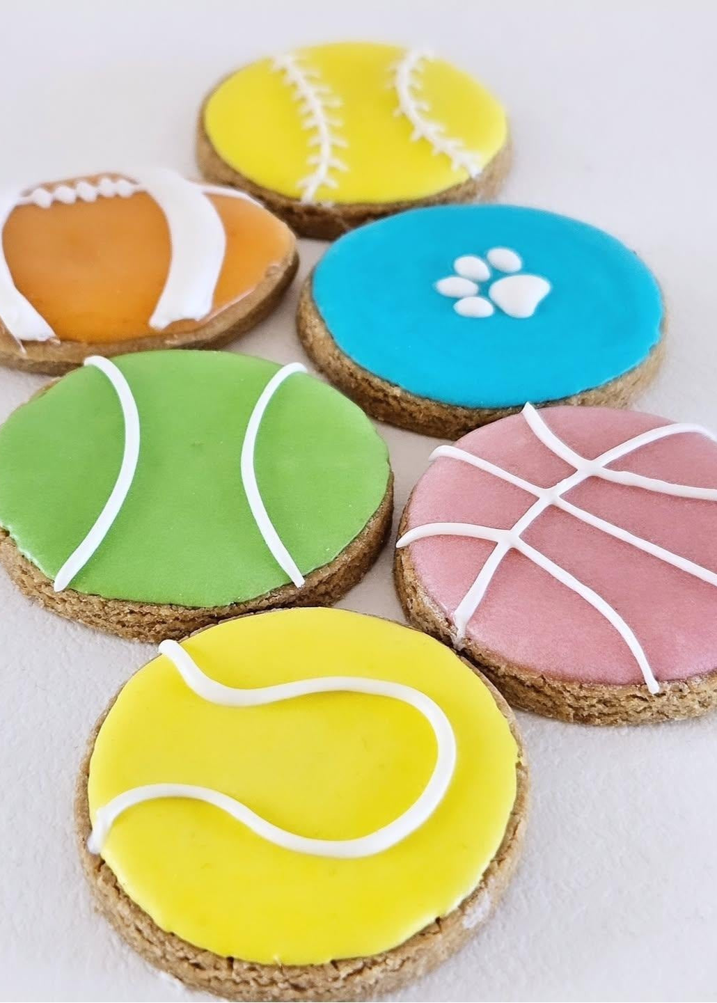 Handmade dog treats shaped like balls – Fetch Box by Fluffy Fluff