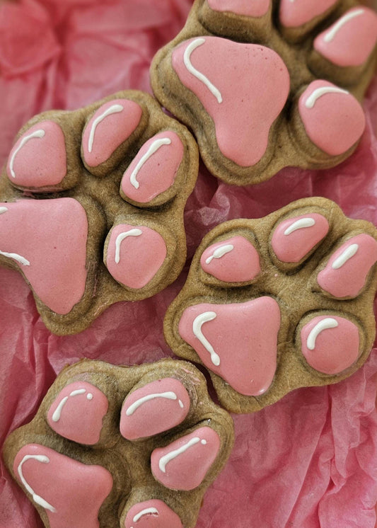 XL pawprint-shaped dog cookies – 4 large hand-cut treats with natural ingredients
