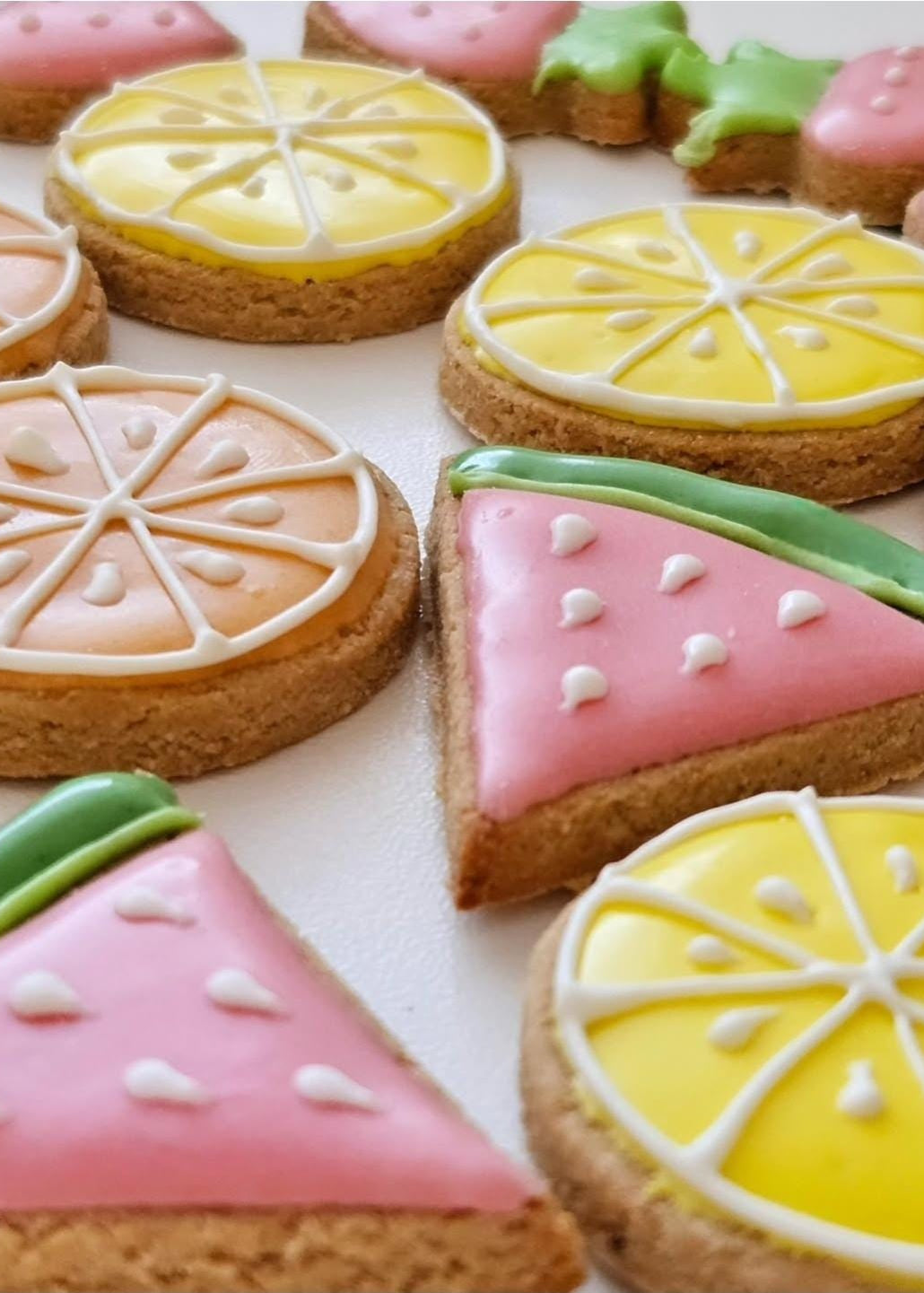 Fruit Box – set of 12 artisanal dog cookies with fruit toppings