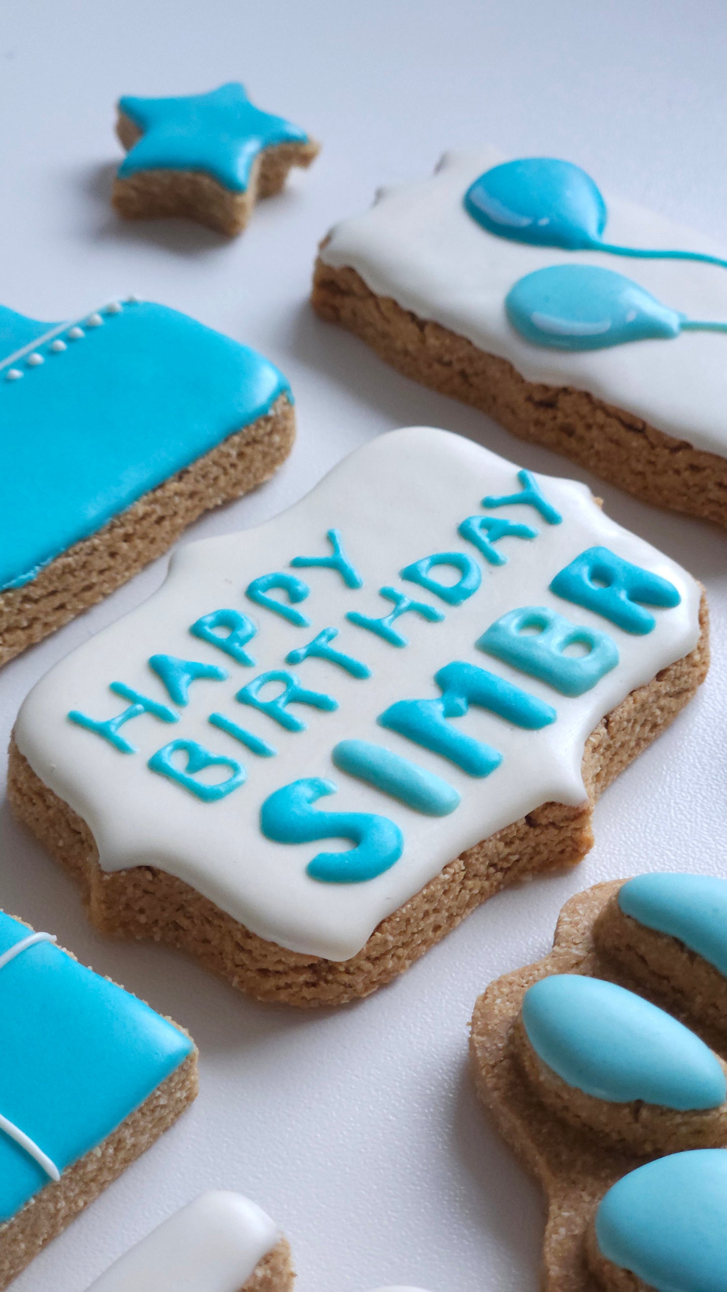 Celebration Box - Large (11 Dog Biscuits + Custom Message) - Blue or Pink - Gift Packaging