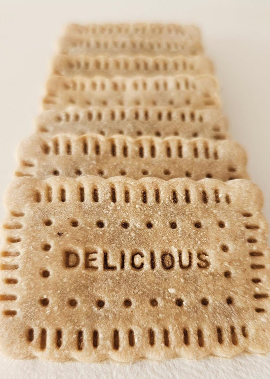 Daily Droolers dog biscuits – 6 crisp, handmade tea-style treats