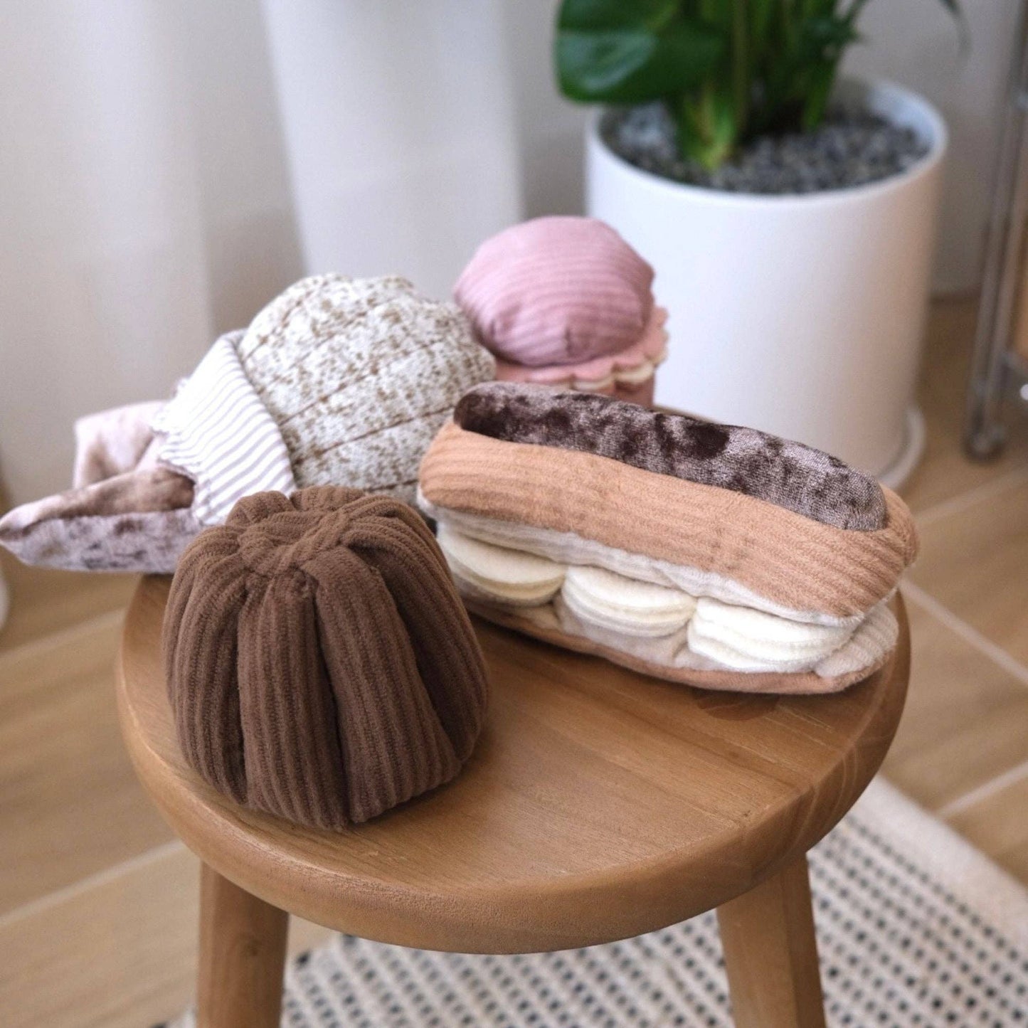 Small Eclair - snuffle/enrichment toy