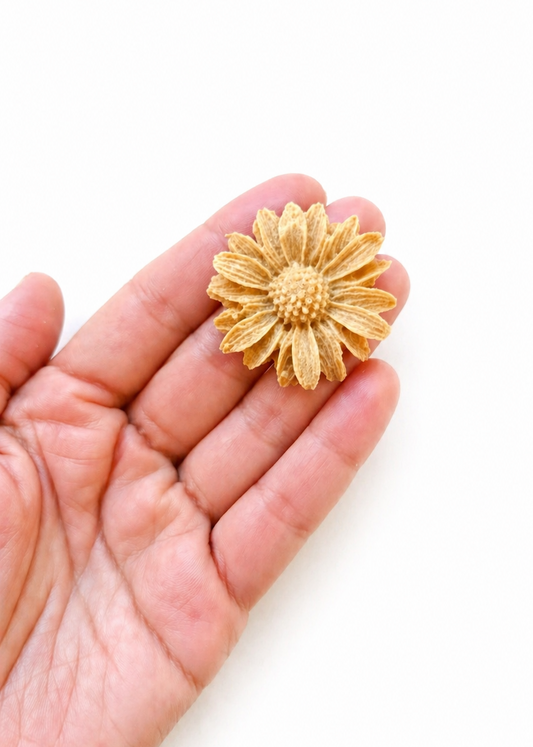 Daisy Bites - 7 Bite-Sized Dog Biscuits (35g)
