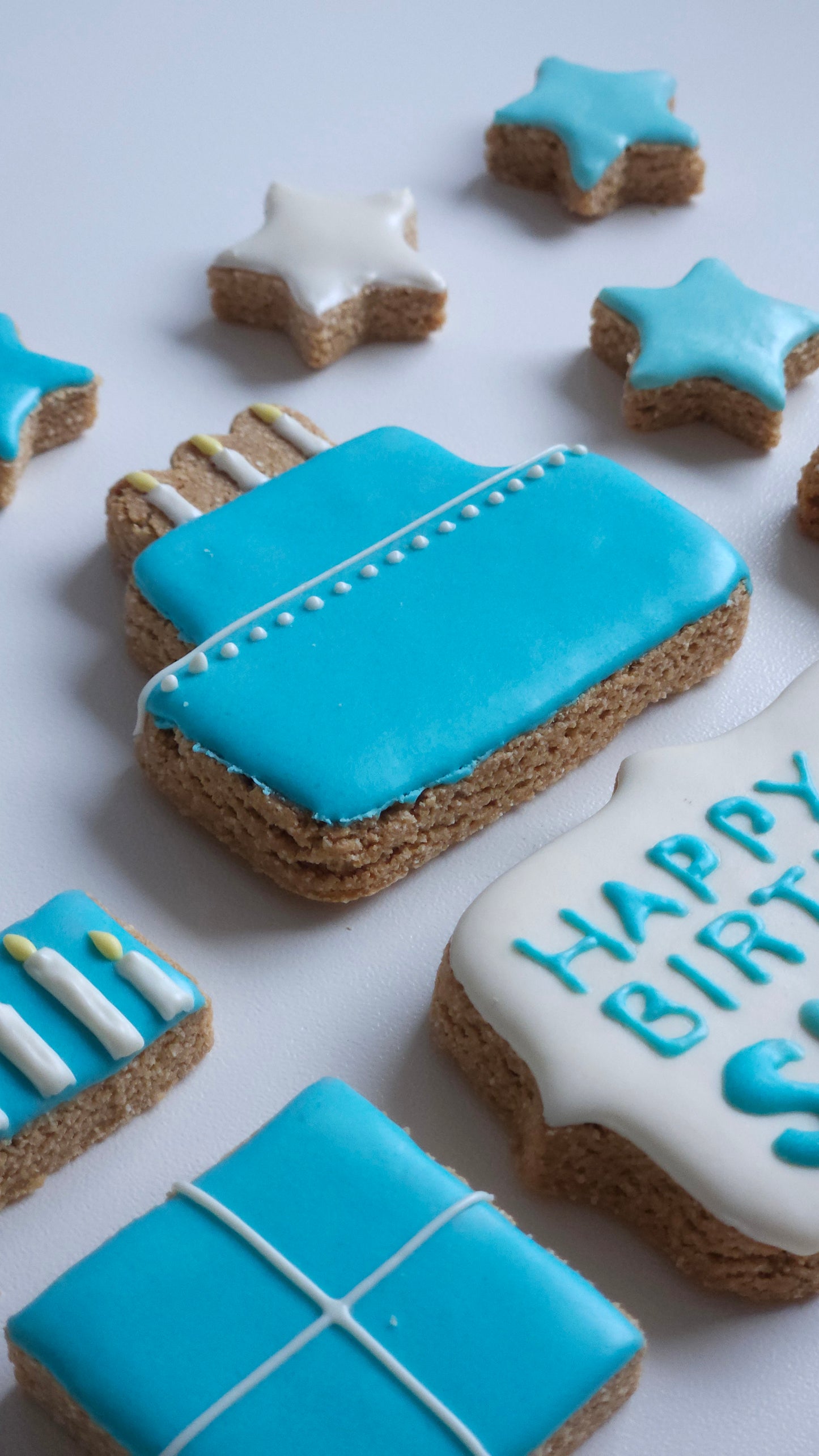 Birthday Box - Large (11 Biscuits + Custom Message) - Blue or Pink