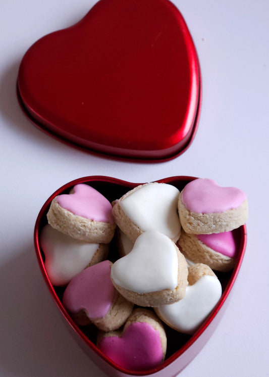 Cupid's Hearts - Dog Treats (Metal Tin, 50g)