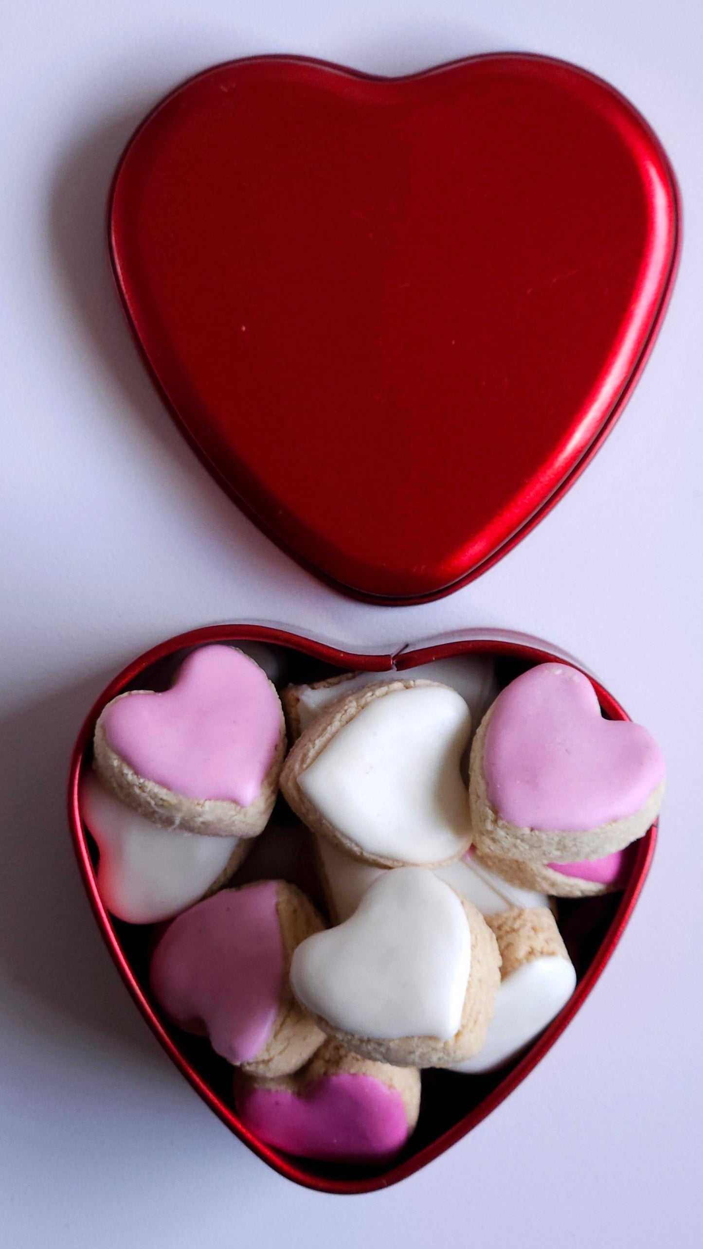 Cupid's Hearts - Dog Treats (Metal Tin, 50g)