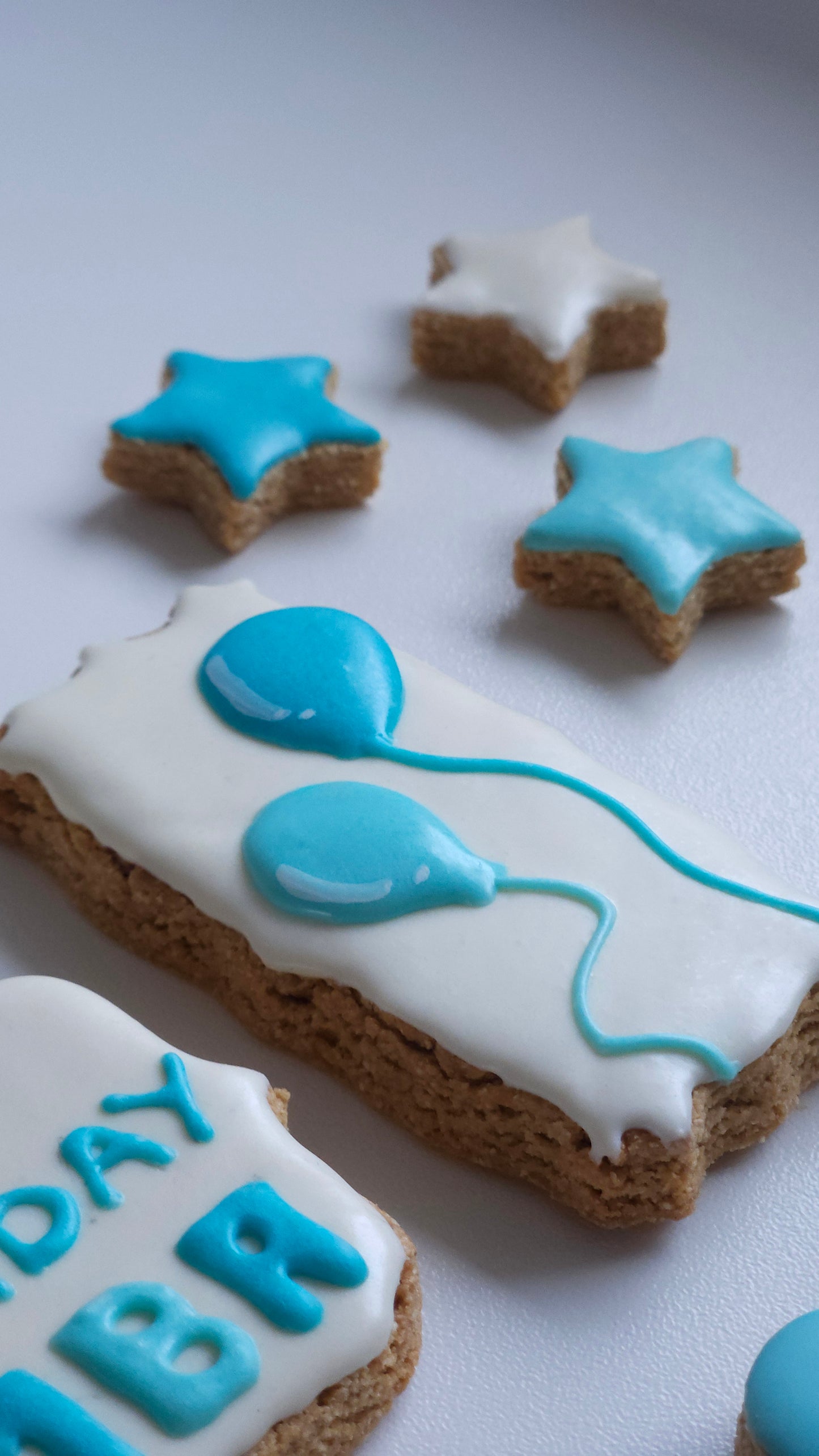 Birthday Box - Large (11 Biscuits + Custom Message) - Blue or Pink